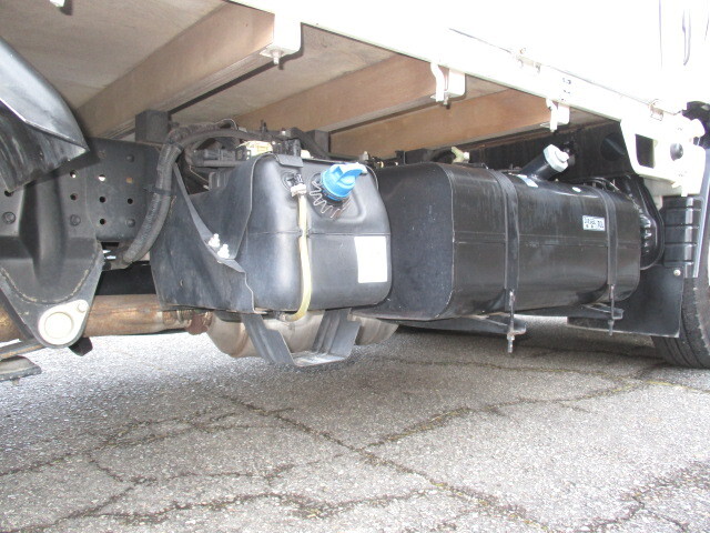 三菱ふそうキャンター平ボディ小型（2t・3t）[写真16]