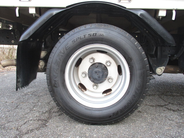 三菱ふそうキャンター平ボディ小型（2t・3t）[写真17]