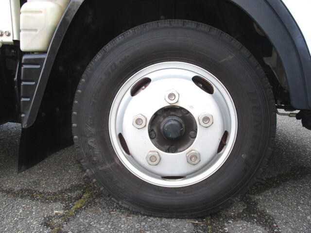 三菱ふそうキャンター平ボディ小型（2t・3t）[写真18]