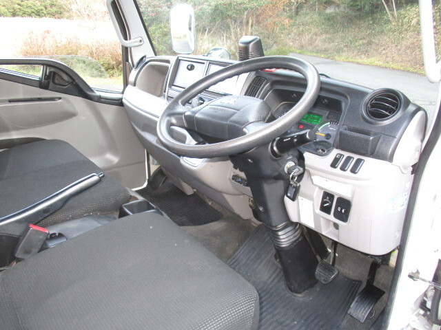 三菱ふそうキャンター平ボディ小型（2t・3t）[写真20]