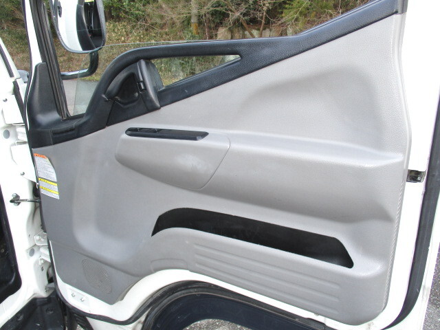 三菱ふそうキャンター平ボディ小型（2t・3t）[写真22]