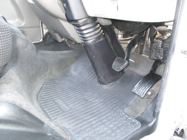 三菱ふそうキャンター平ボディ小型（2t・3t）[写真23]