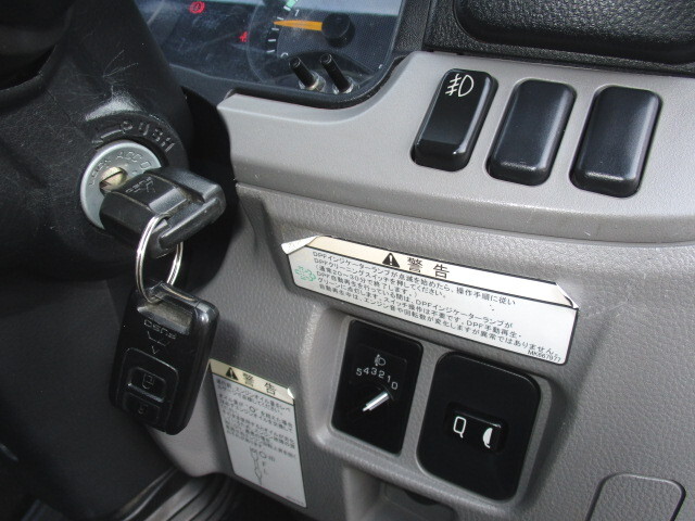 三菱ふそうキャンター平ボディ小型（2t・3t）[写真24]