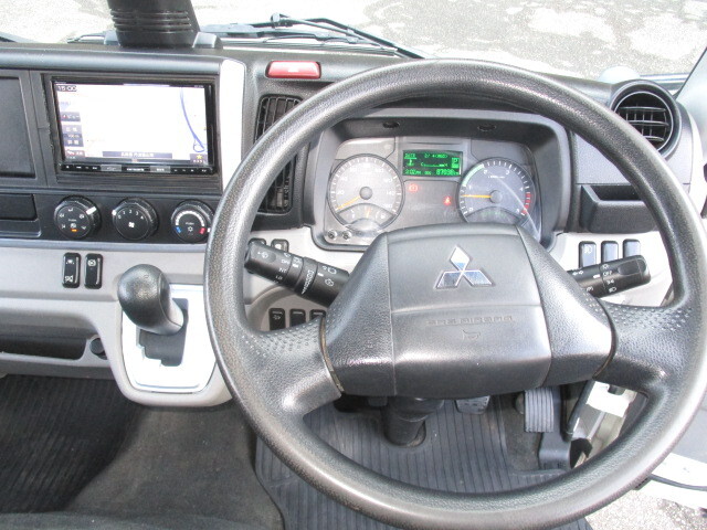 三菱ふそうキャンター平ボディ小型（2t・3t）[写真25]