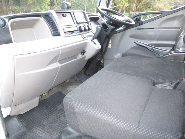 三菱ふそうキャンター平ボディ小型（2t・3t）[写真29]