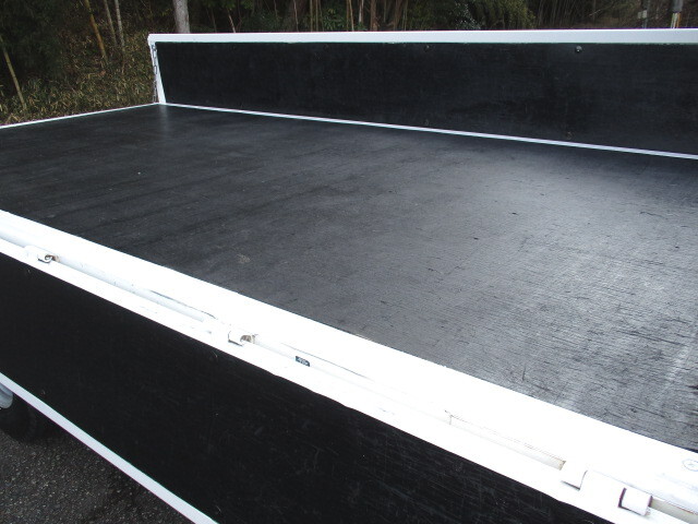 三菱ふそうキャンター平ボディ小型（2t・3t）[写真09]