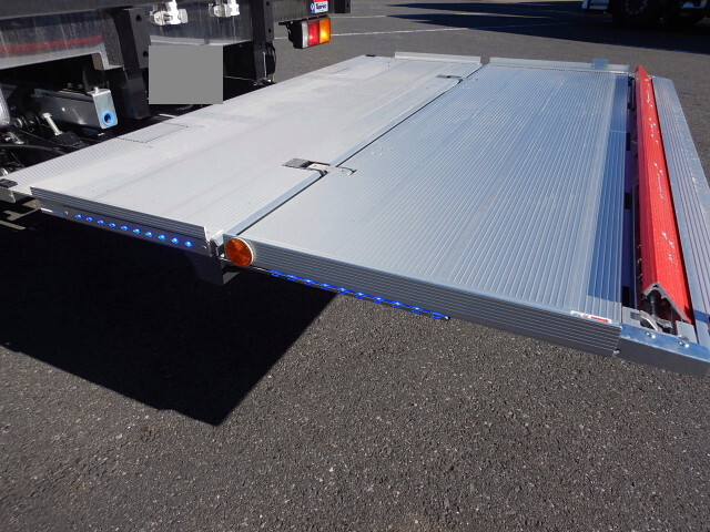 三菱ふそうファイター冷凍車（冷蔵車）中型（4t）[写真32]