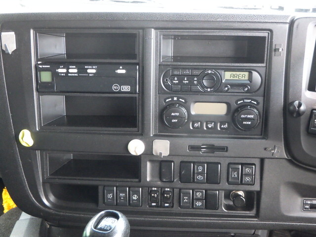 いすゞギガアルミウイング大型（10t）[写真11]