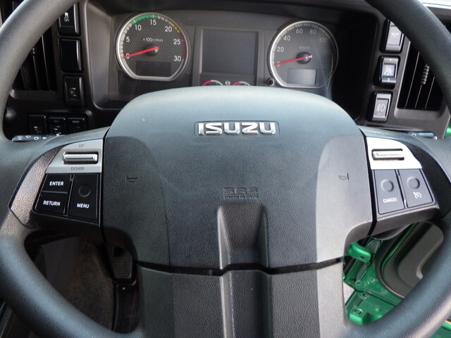 いすゞギガアルミウイング大型（10t）[写真14]