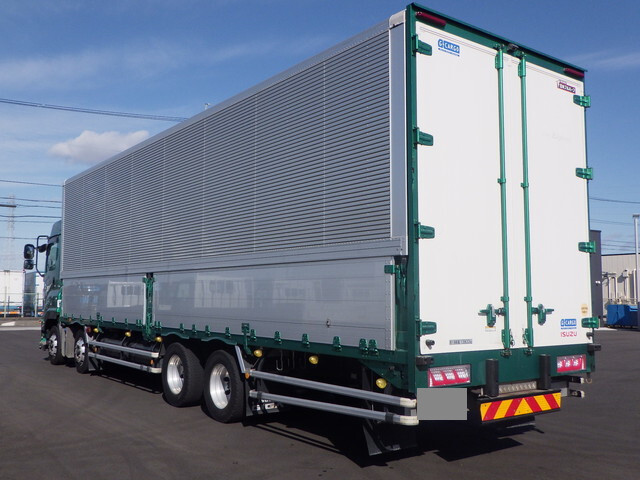 いすゞギガアルミウイング大型（10t）[写真02]