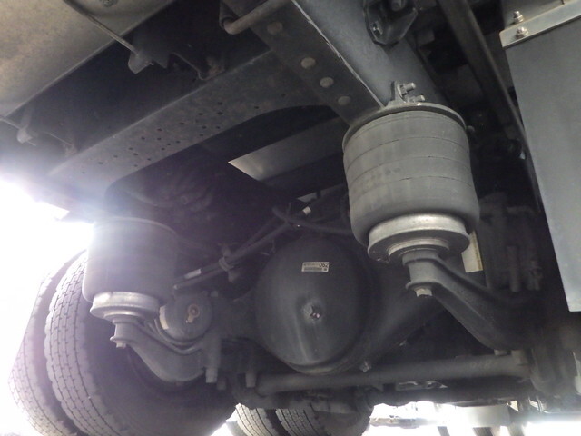 いすゞギガアルミウイング大型（10t）[写真21]