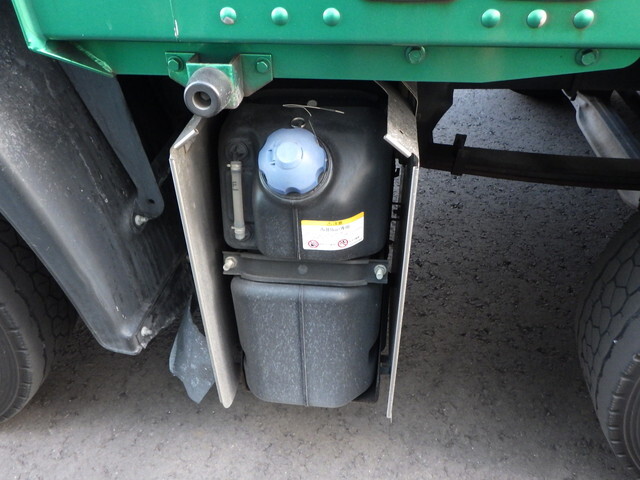 いすゞギガアルミウイング大型（10t）[写真25]