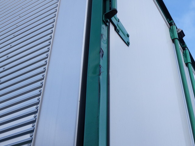 いすゞギガアルミウイング大型（10t）[写真32]