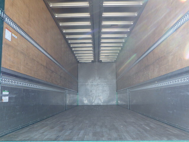 いすゞギガアルミウイング大型（10t）[写真38]