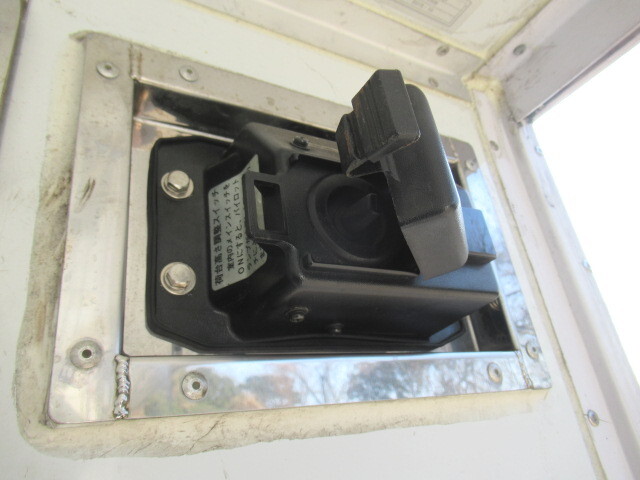 日野レンジャー冷凍車（冷蔵車）中型（4t）[写真14]