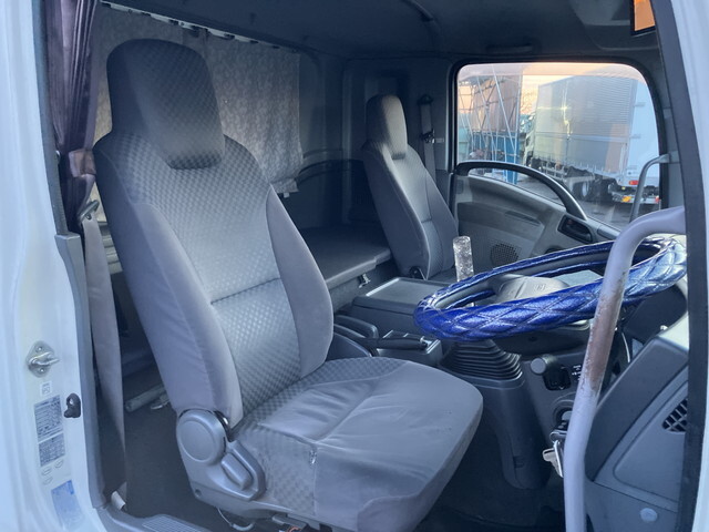 いすゞフォワードアルミウイング中型（4t）[写真33]