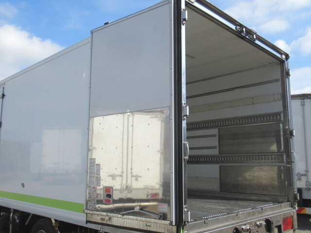 日野レンジャー冷凍車（冷蔵車）中型（4t）[写真06]