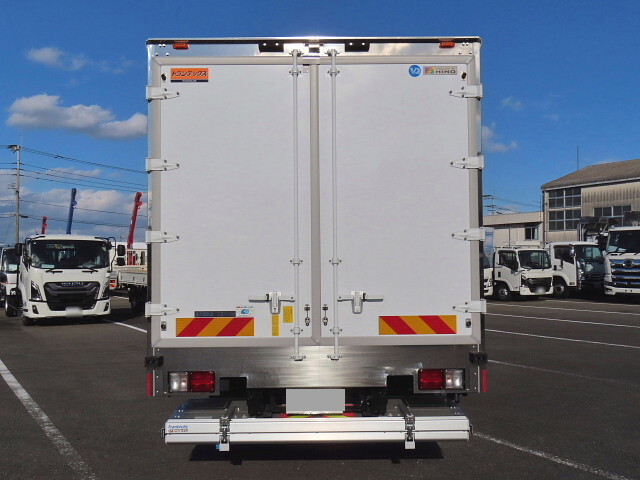 日野レンジャー冷凍車（冷蔵車）中型（4t）[写真06]