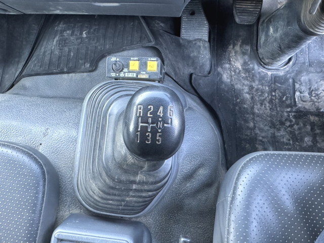 いすゞフォワードダンプ中型（4t）[写真16]