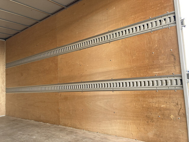 いすゞエルフパネルバン小型（2t・3t）[写真21]