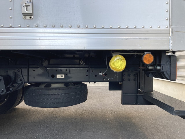 いすゞエルフパネルバン小型（2t・3t）[写真09]