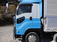 いすゞギガアルミウイング大型（10t）[写真11]