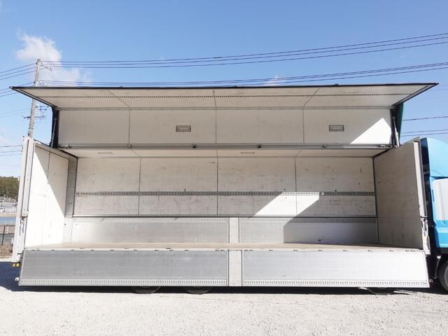 いすゞギガアルミウイング大型（10t）[写真11]