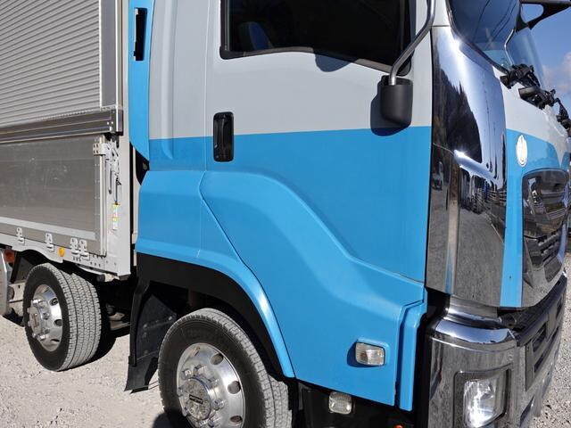 いすゞギガアルミウイング大型（10t）[写真05]