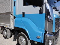 いすゞギガアルミウイング大型（10t）[写真06]