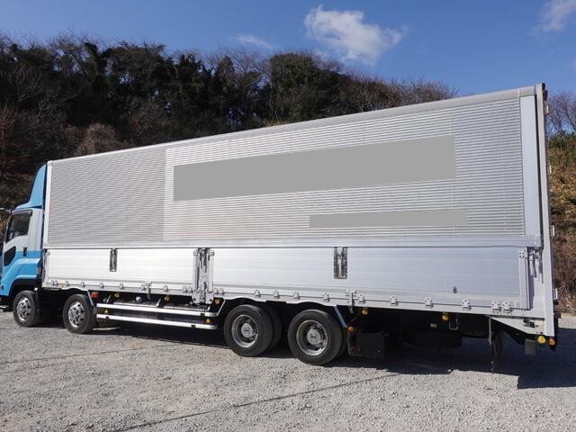 いすゞギガアルミウイング大型（10t）[写真08]