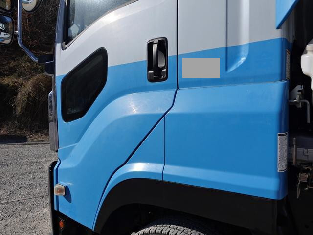 いすゞギガアルミウイング大型（10t）[写真09]