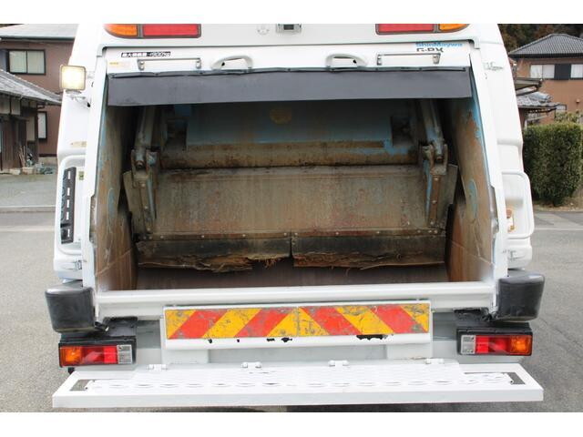 いすゞフォワードパッカー車（塵芥車）中型（4t）[写真11]