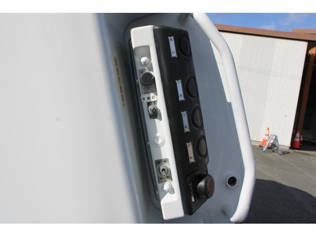 いすゞフォワードパッカー車（塵芥車）中型（4t）[写真21]