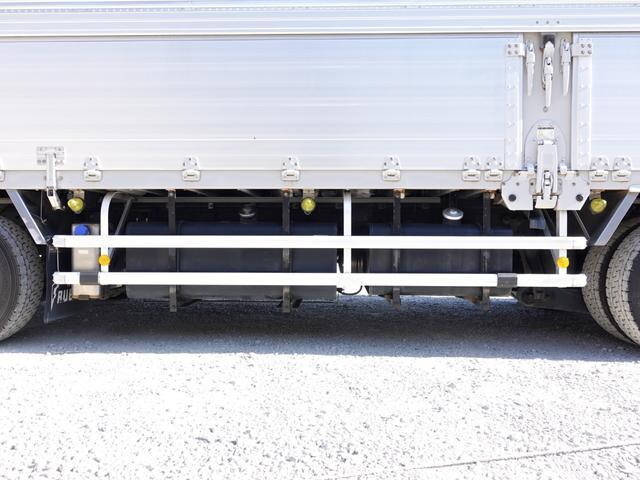 UDトラックスクオンアルミウイング大型（10t）[写真21]
