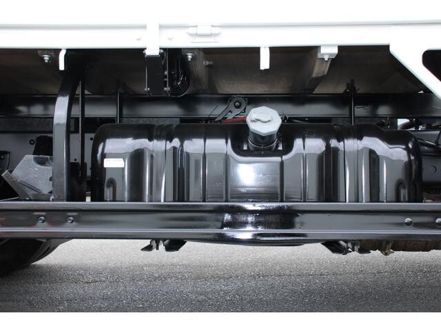 いすゞエルフクレーン4段小型（2t・3t）[写真26]