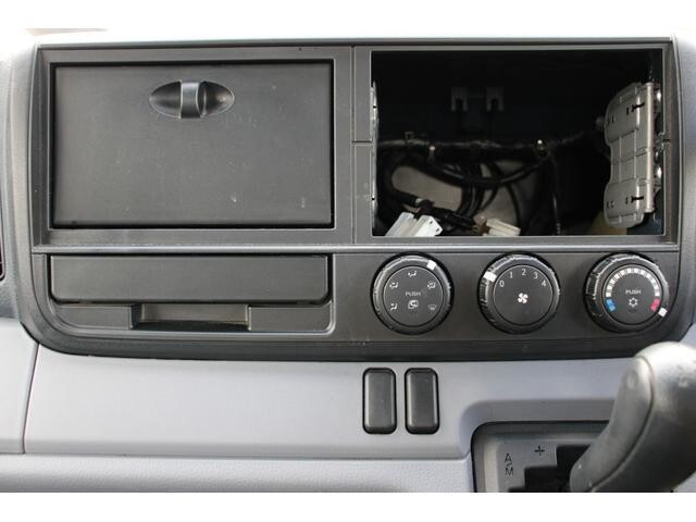 三菱ふそうキャンター平ボディ小型（2t・3t）[写真27]