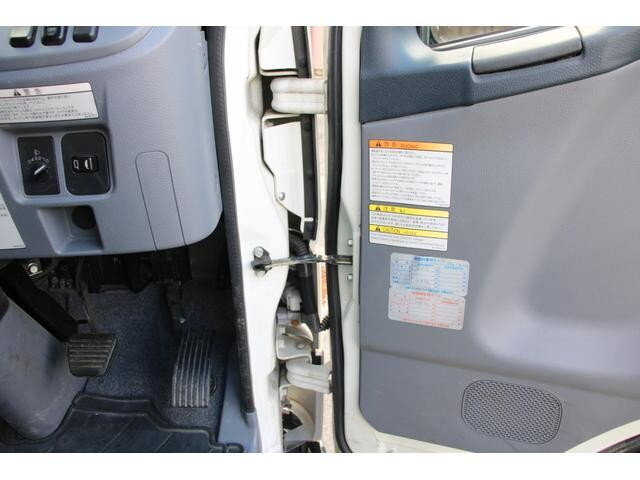 三菱ふそうキャンター平ボディ小型（2t・3t）[写真29]