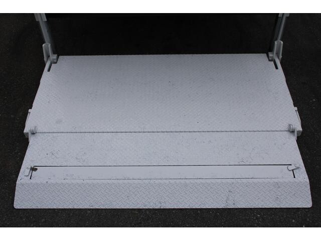 いすゞエルフ平ボディ小型（2t・3t）[写真17]