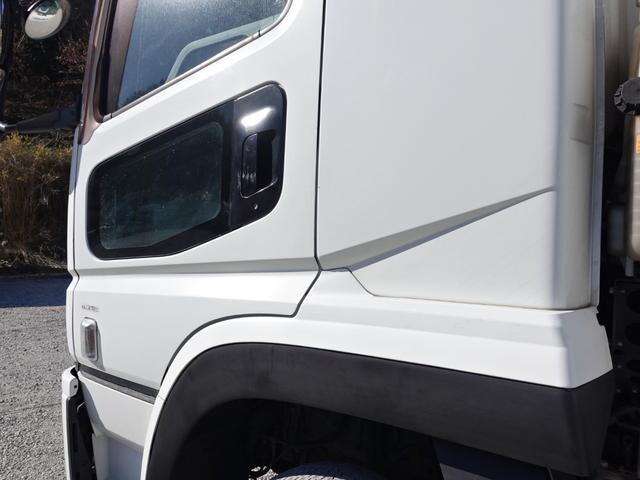 三菱ふそうスーパーグレート冷凍車（冷蔵車）大型（10t）[写真11]