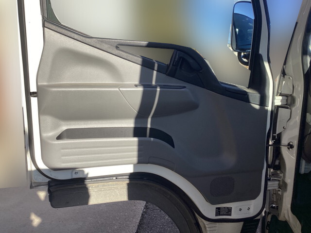 三菱ふそうキャンター平ボディ小型（2t・3t）[写真23]