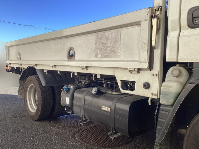 三菱ふそうキャンター平ボディ小型（2t・3t）[写真14]