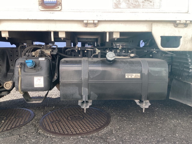 三菱ふそうキャンター平ボディ小型（2t・3t）[写真16]