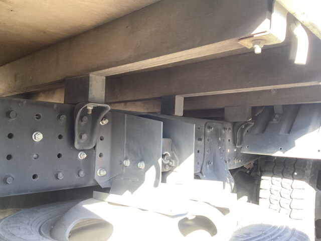 三菱ふそうキャンター平ボディ小型（2t・3t）[写真18]