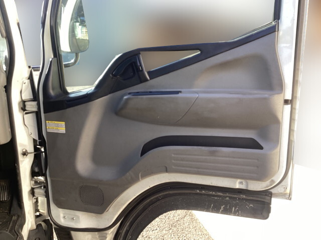 三菱ふそうキャンター平ボディ小型（2t・3t）[写真24]