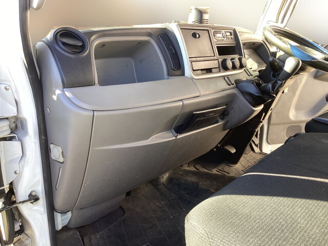 三菱ふそうキャンター平ボディ小型（2t・3t）[写真27]