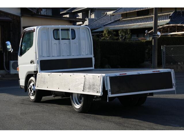 三菱ふそうキャンター平ボディ小型（2t・3t）[写真11]