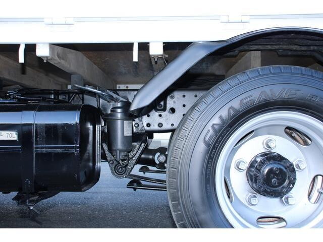 三菱ふそうキャンター平ボディ小型（2t・3t）[写真20]