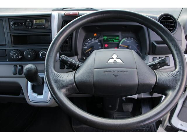 三菱ふそうキャンター平ボディ小型（2t・3t）[写真28]