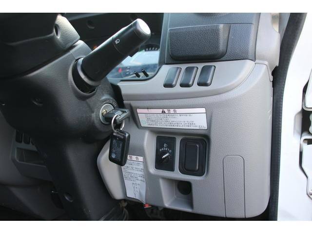 三菱ふそうキャンター平ボディ小型（2t・3t）[写真30]