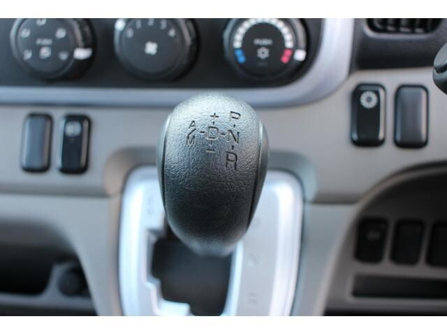 三菱ふそうキャンター平ボディ小型（2t・3t）[写真32]